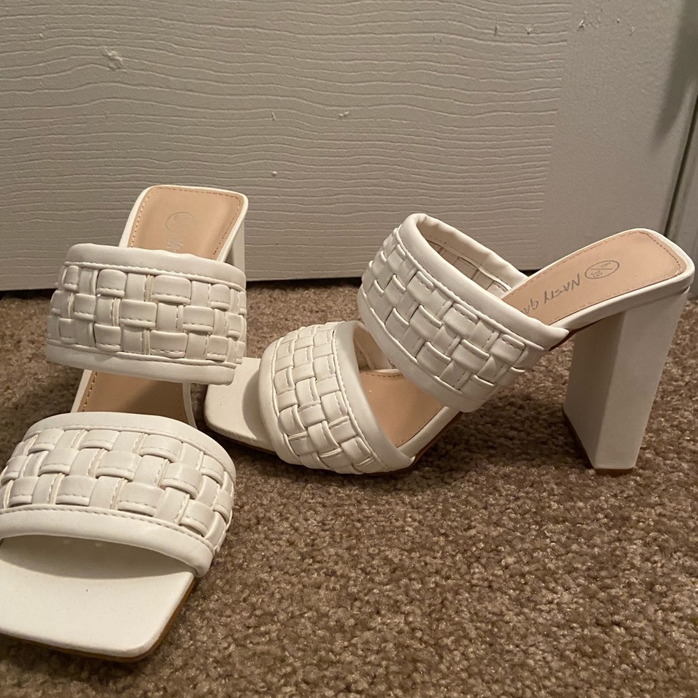 WOVEN STRAP BLOCK HEELS